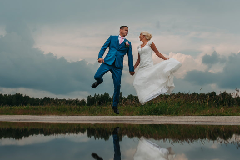 Merle Värv: “Hüpe abielumerre – käsikäes” Merle Värv: “Hüpe abielumerre – käsikäes”